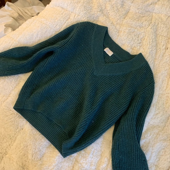 Warm v-neck soft sweater from boutique - Picture 3 of 3